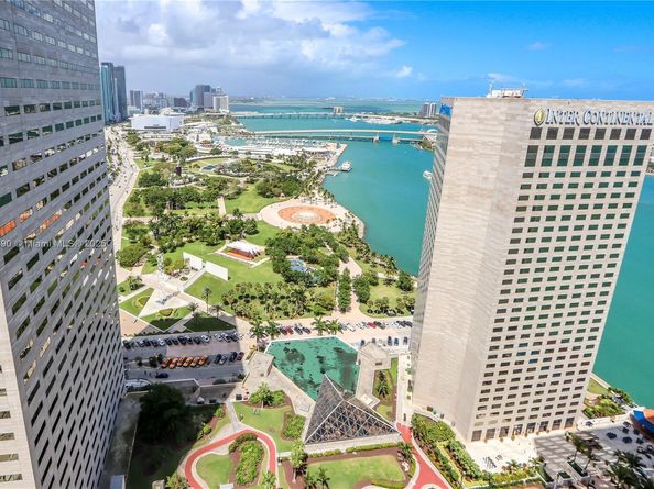 325 S Biscayne Blvd 3918, Miami FL 33131
