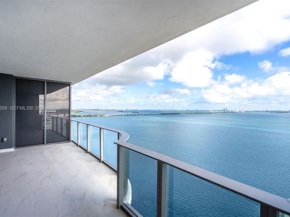 700 NE 24 street 2003, Miami FL 33137