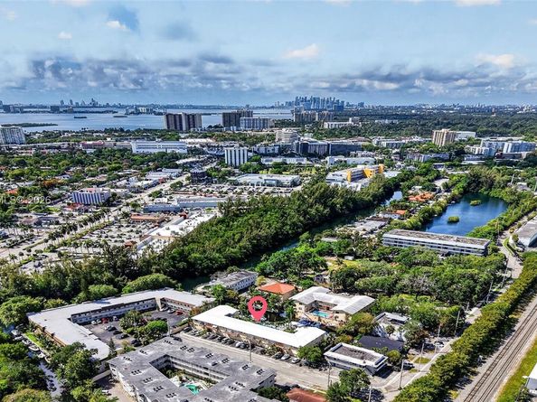 1820 Venice Park Dr 102, North Miami FL 33181
