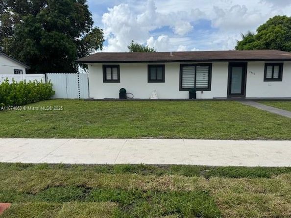 3442 NW 182nd St, Miami Gardens FL 33056