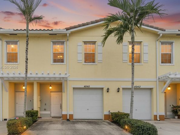 4040 NW 11th St, Lauderhill FL 33313