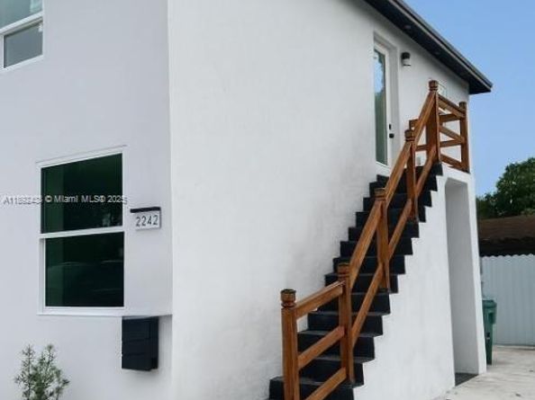 2242 NW 64th St, Miami FL 33147