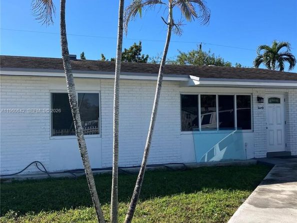 20 NE 215th St, Miami Gardens FL 33179