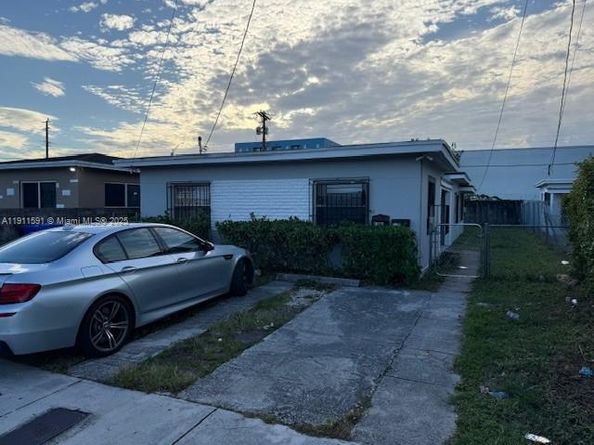 6920 NW 6th Ct, Miami FL 33150
