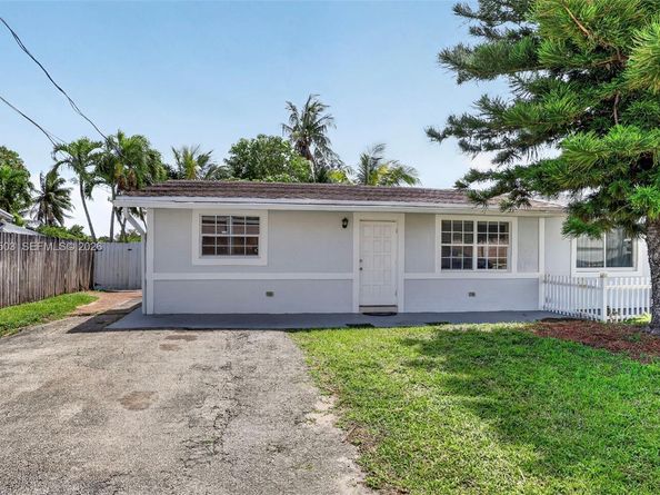 6878 SW 15th St, North Lauderdale FL 33068