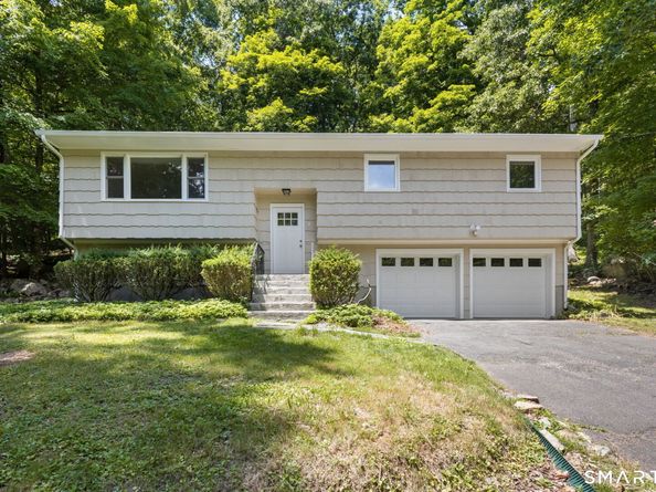 2 Oakwood Drive, New Fairfield CT 06812