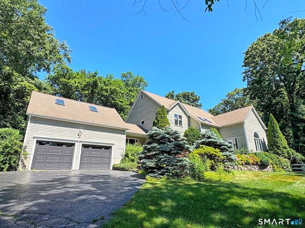 14 Brae Loch Way, Shelton CT 06484