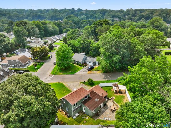 37 Old Barn Road S, Stamford CT 06905