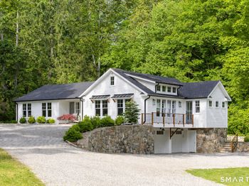 8 Gaylord Drive S