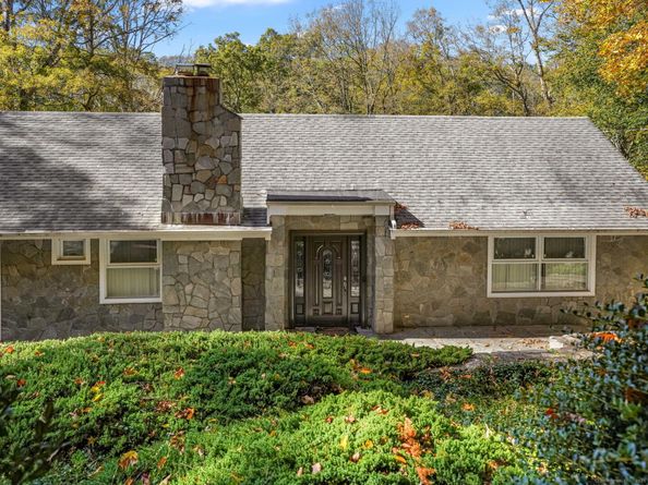 27 Wellington Drive, Stamford CT 06903