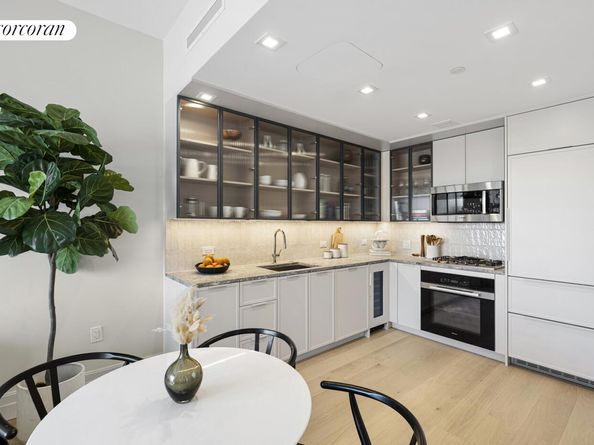 222 East Broadway 14B, New York NY 10002