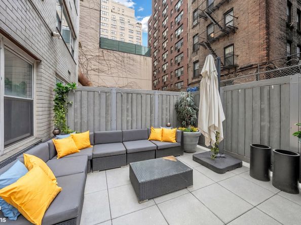 321 East 48th Street 1L, New York NY 10017