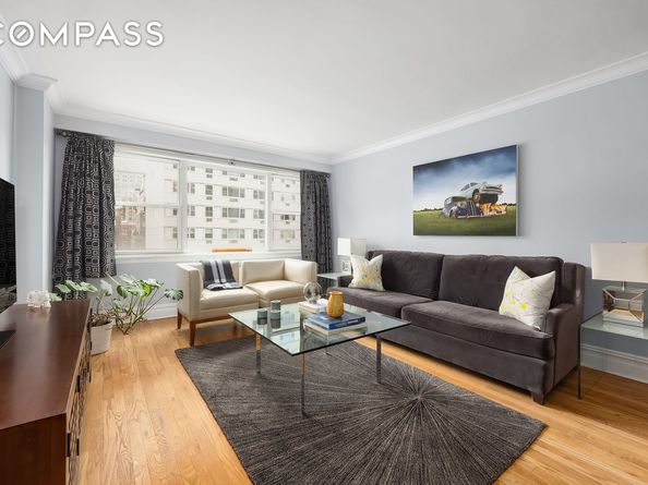 101 West 12th Street 8N, New York NY 10011