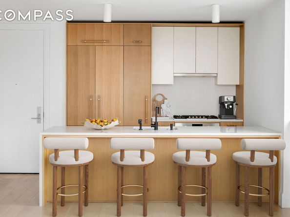 22-18 Jackson Avenue 719, Queens NY 11101