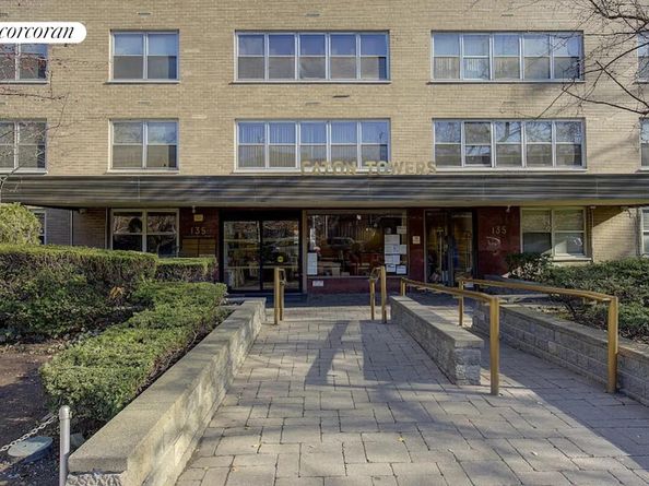 135 Ocean Parkway 4U, Brooklyn NY 11218