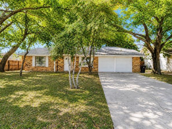 421  Apple Blossom Lane , Hurst Texas 76053