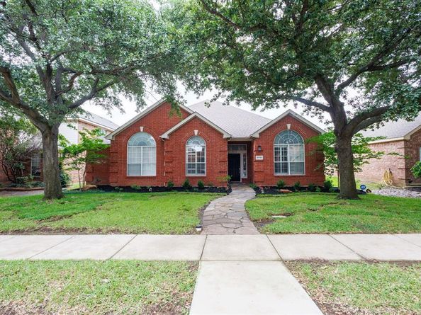 9718  Wolf Creek Drive , Irving Texas 75063