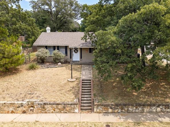 1006 N Lucas Drive , Grapevine Texas 76051