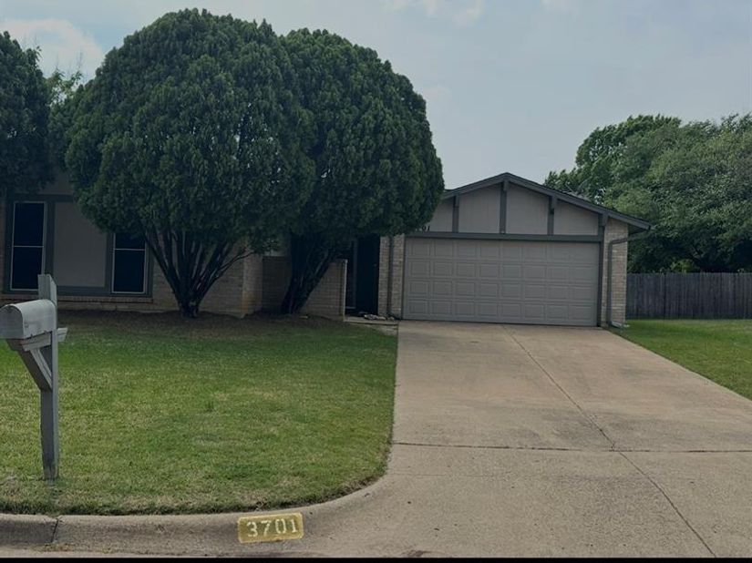 3701  South Court , Fort Worth Texas 76133