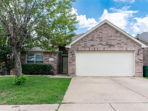 476  Paddle Drive , Crowley Texas 76036