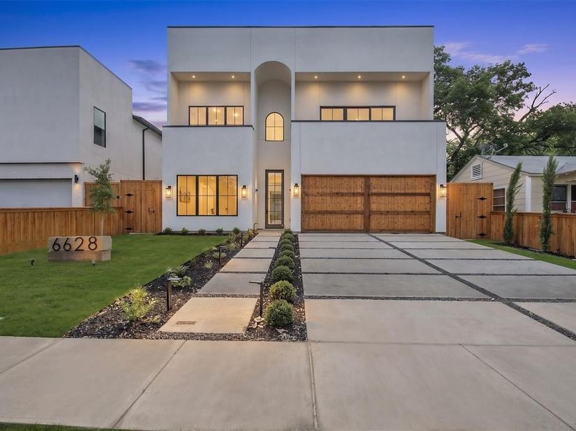 6628  Lockheed Avenue , Dallas Texas 75209