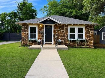 2401  Lillian Street 