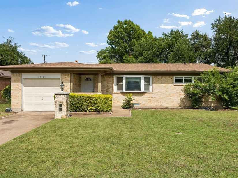 1216  Bluebird Lane , Garland Texas 75042