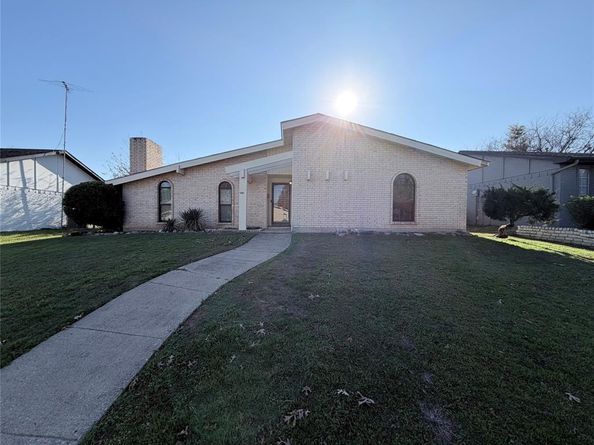 1380  Cherry Hill Lane , Lewisville Texas 75067