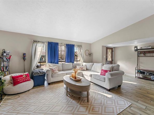 3013  Villa Sur Trail , Dallas Texas 75228