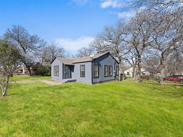 3841  Avenue M  , Fort Worth Texas 76105