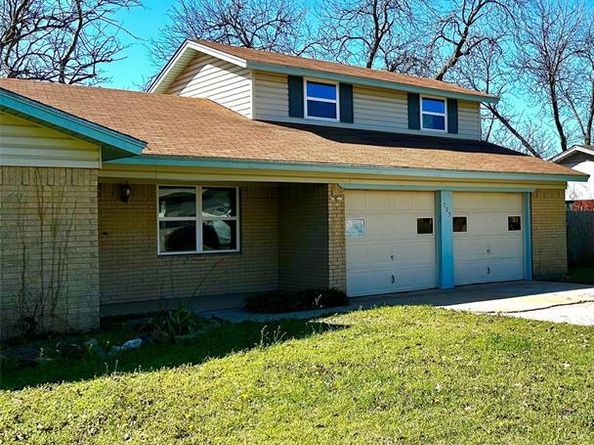 725  Meadowlark Circle , Crowley Texas 76036