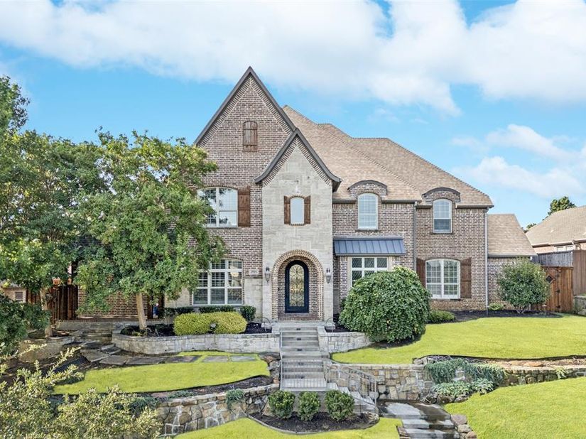 2624  Sir Gawain Lane , Lewisville Texas 75056