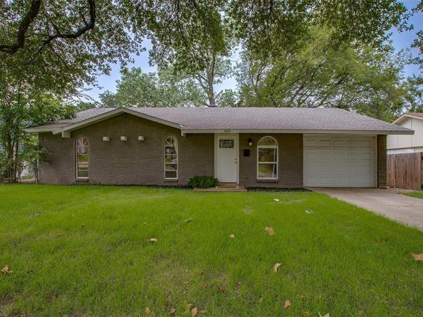 5610  Saddleback Road , Garland Texas 75043