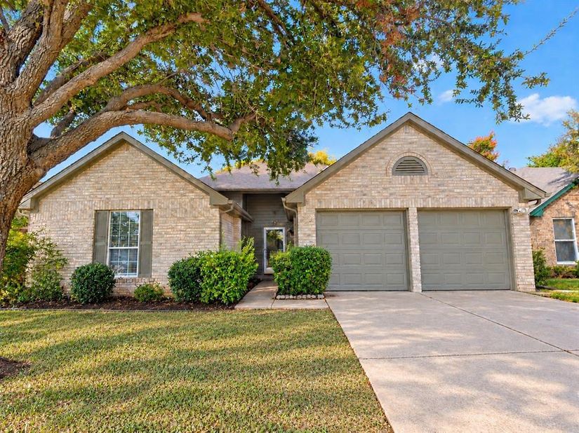 1214  Princeton Place , Euless Texas 76040