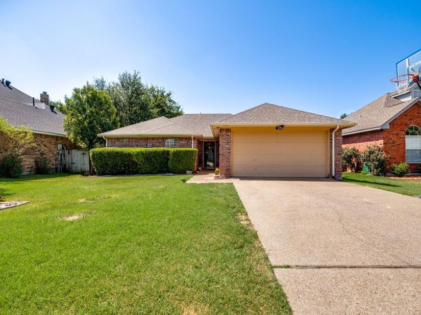 1413  Mockingbird Lane , DeSoto Texas 75115
