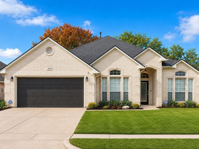 5825  Echo Bluff Drive , Haltom City Texas 76137