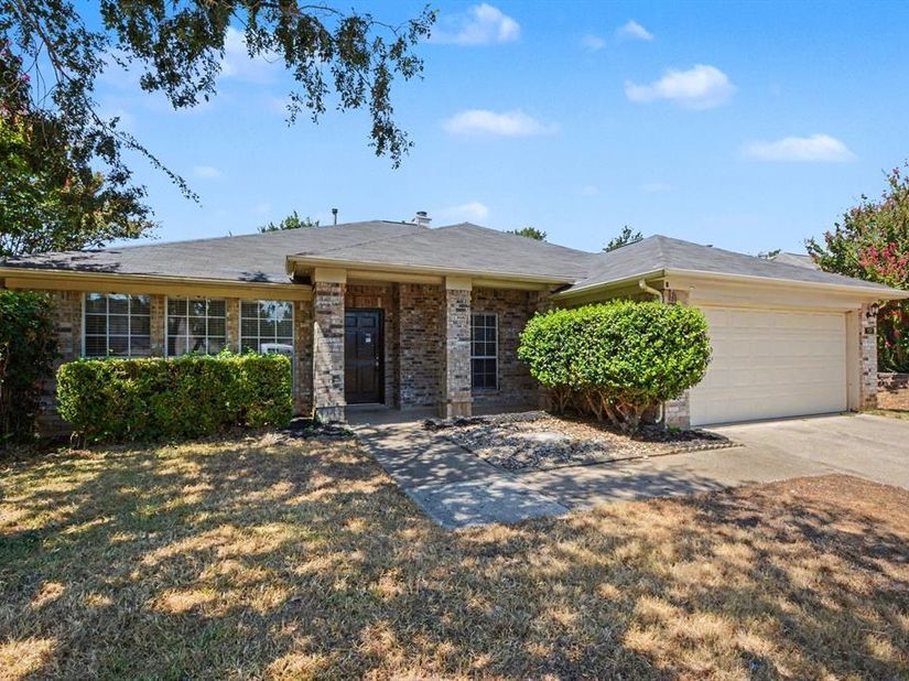 737  Oak Dale Avenue , Lake Dallas Texas 75065