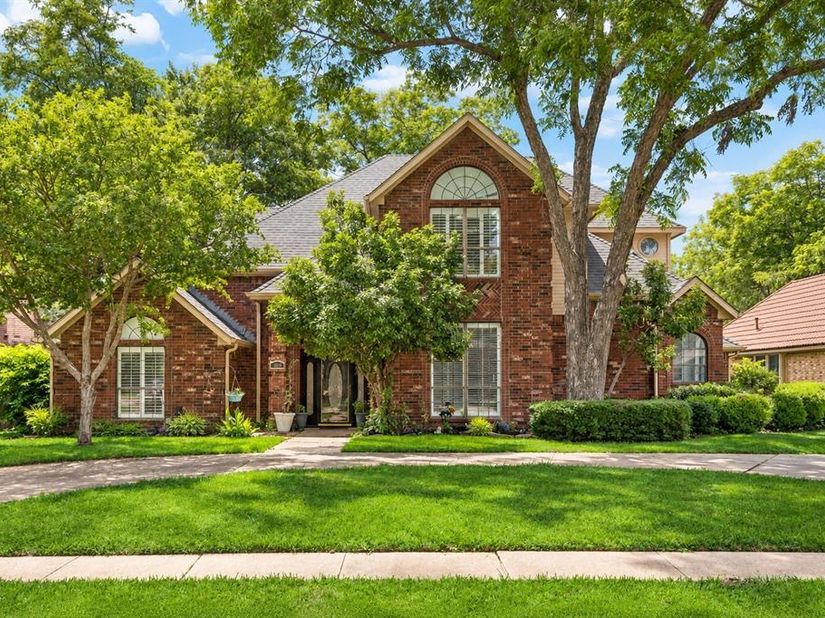 1909  Pecan Ridge Drive , Rowlett Texas 75088