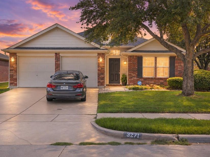 3271  Yeltes  , Grand Prairie Texas 75054