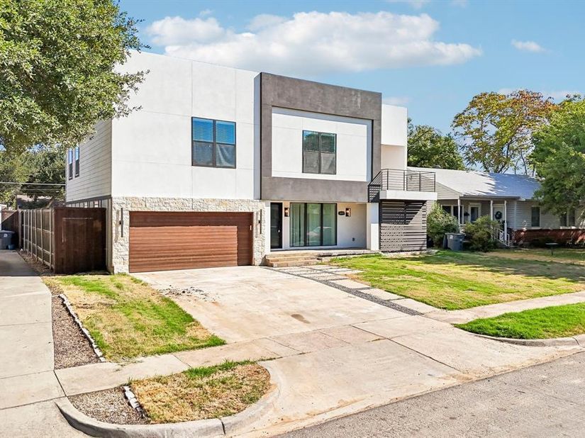 3889  Davila Drive , Dallas Texas 75220