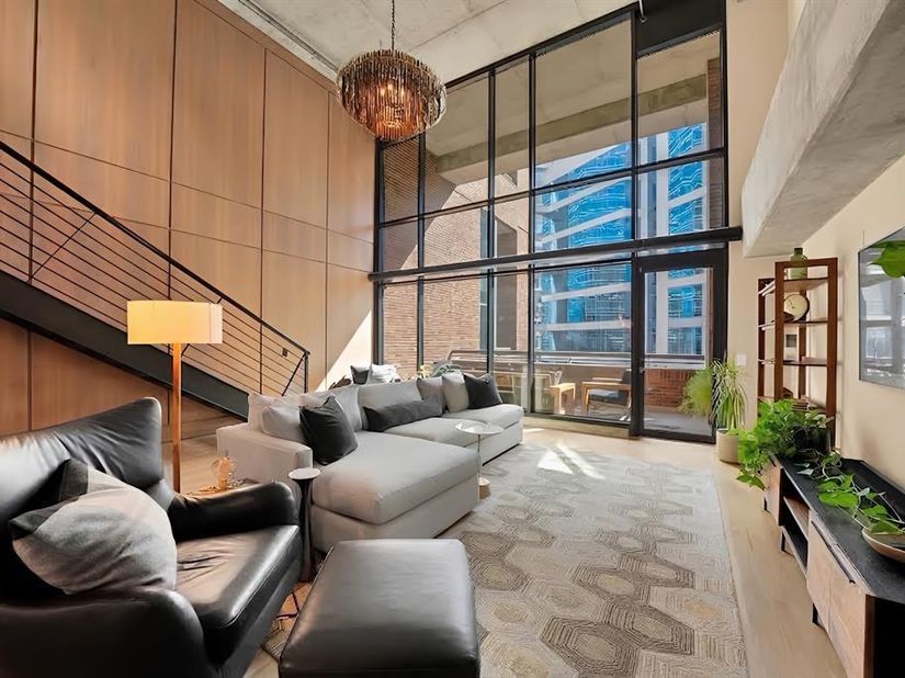 1999  Mckinney Avenue  1002, Dallas Texas 75201