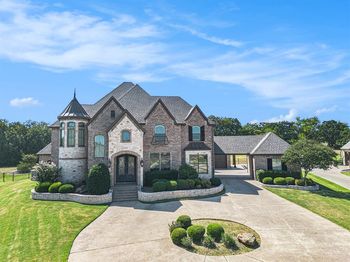 6909  Heritage Oaks Drive 