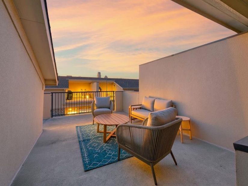 1303  Palm Springs Lane , Dallas Texas 75204