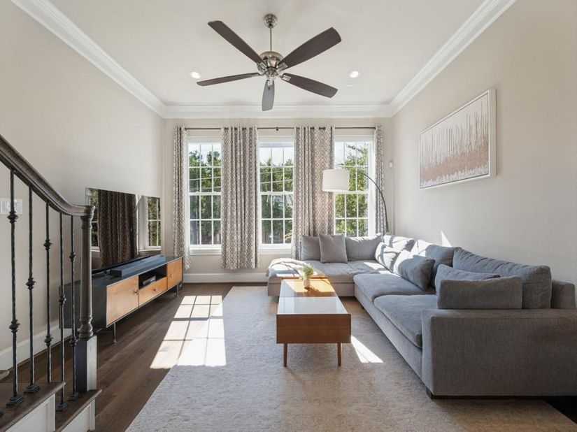 7333  Valley View Lane  805, Dallas Texas 75240