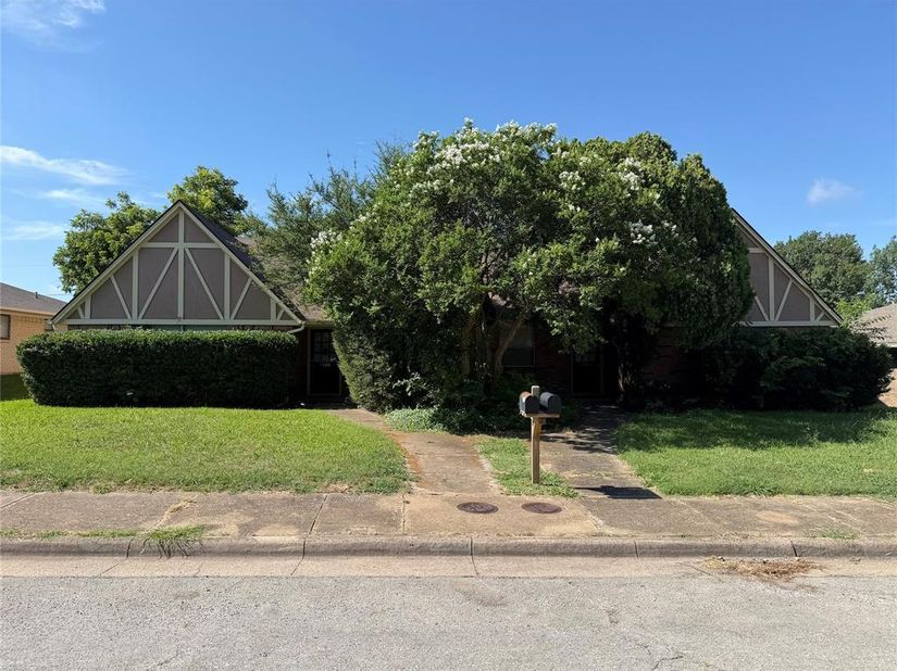 7706  Dentcrest Drive , Dallas Texas 75254