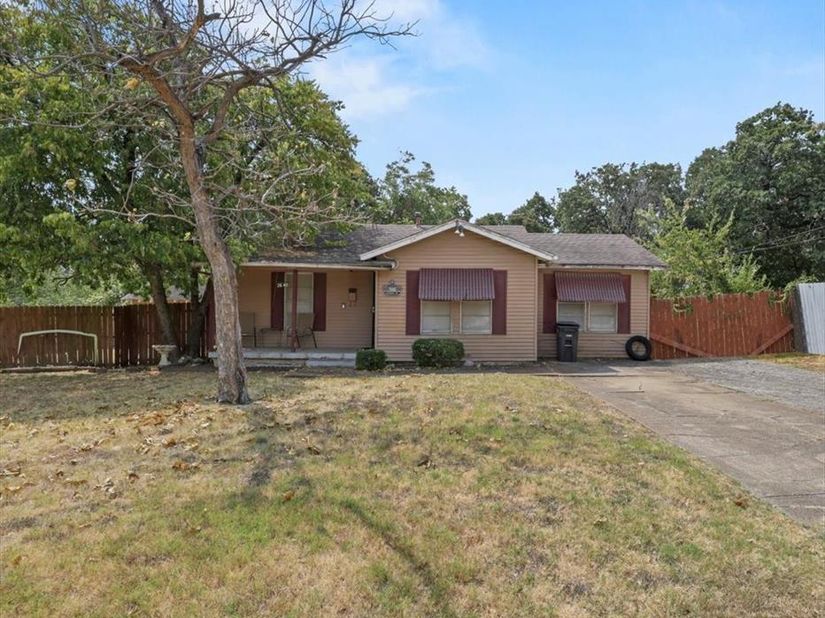 2640  Pioneer Street , Fort Worth Texas 76119