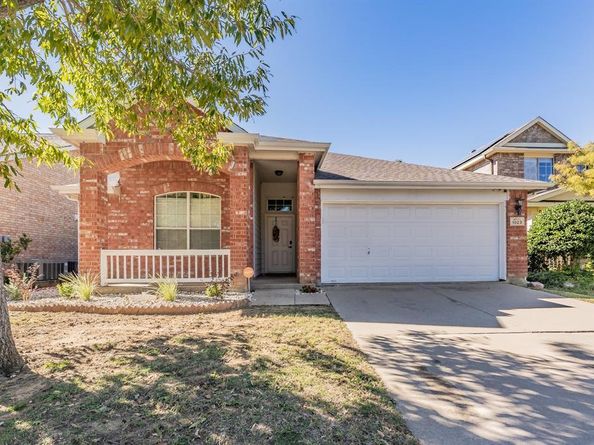 1023  Aviary Drive , Aubrey Texas 76227