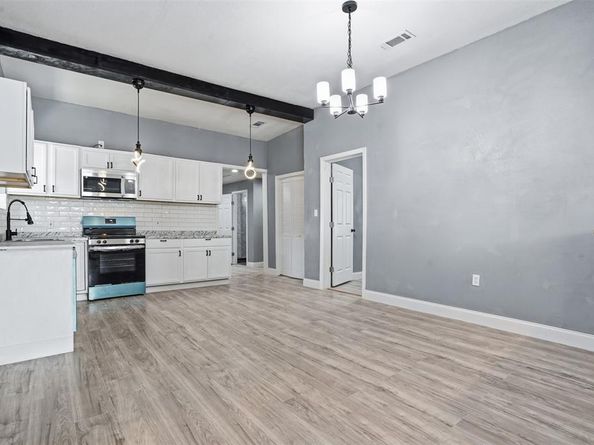 1107 E Allen Avenue , Fort Worth Texas 76104