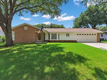 4137  Selkirk Drive W