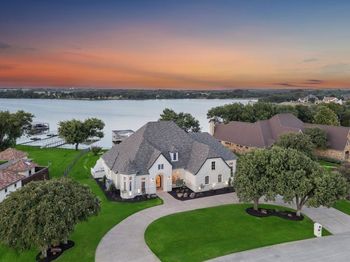 6124  Lake Shore Drive 